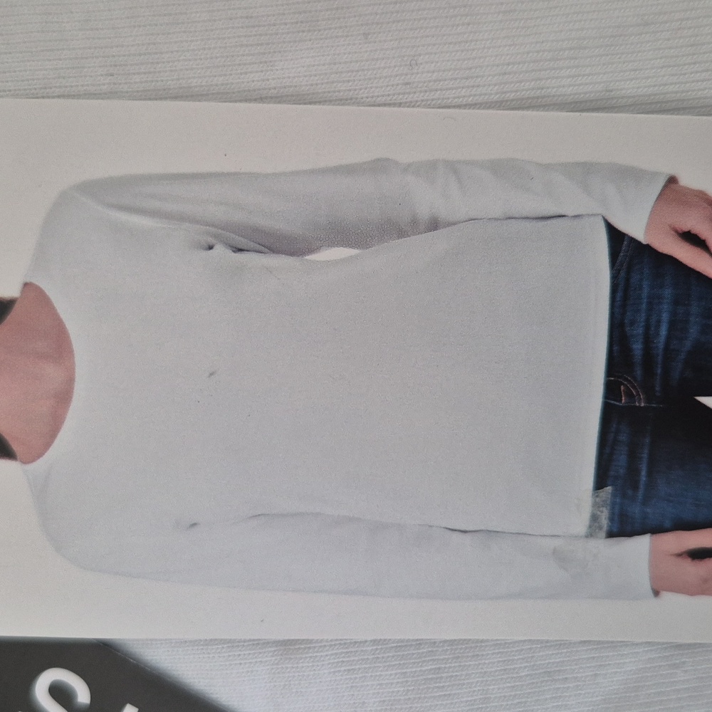 L: 🤍Ellen Tracy long sleeve t-shirt